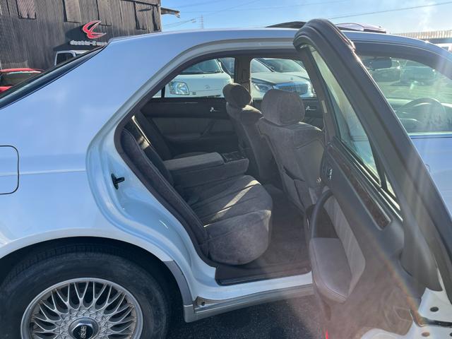 シーマ ３０ＬＶ　ＥＴＣ　オートクルーズコントロール　アルミホイール　オートライト　サンルーフ　ＡＴ　キーレスエントリー　電動格納ミラー　ターボ　パワーシート　ＣＤ　カセット　ＡＢＳ　エアコン　パワーステアリング（20枚目）