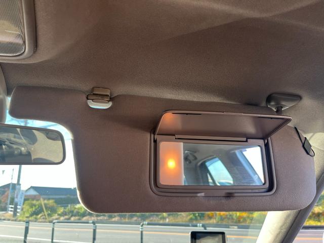 シーマ ３０ＬＶ　ＥＴＣ　オートクルーズコントロール　アルミホイール　オートライト　サンルーフ　ＡＴ　キーレスエントリー　電動格納ミラー　ターボ　パワーシート　ＣＤ　カセット　ＡＢＳ　エアコン　パワーステアリング（25枚目）