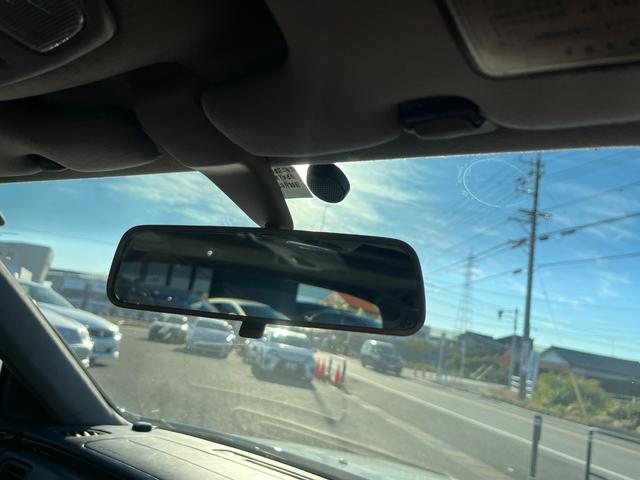 シーマ ３０ＬＶ　ＥＴＣ　オートクルーズコントロール　アルミホイール　オートライト　サンルーフ　ＡＴ　キーレスエントリー　電動格納ミラー　ターボ　パワーシート　ＣＤ　カセット　ＡＢＳ　エアコン　パワーステアリング（26枚目）