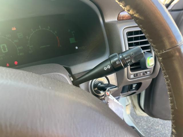 シーマ ３０ＬＶ　ＥＴＣ　オートクルーズコントロール　アルミホイール　オートライト　サンルーフ　ＡＴ　キーレスエントリー　電動格納ミラー　ターボ　パワーシート　ＣＤ　カセット　ＡＢＳ　エアコン　パワーステアリング（34枚目）