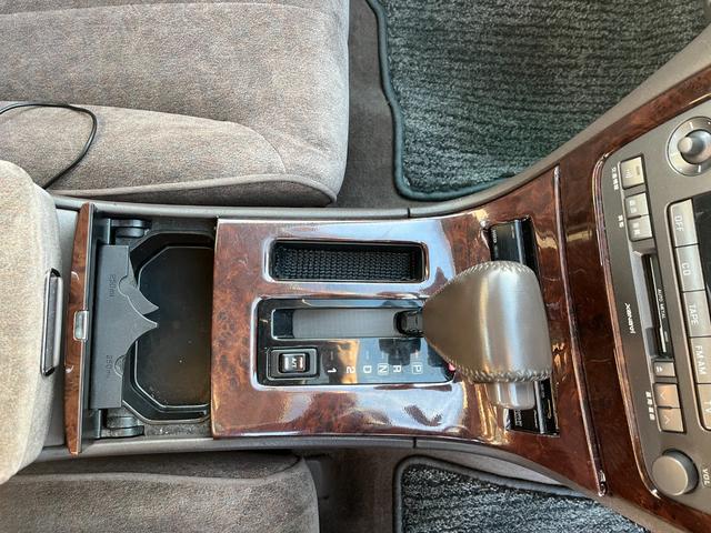 シーマ ３０ＬＶ　ＥＴＣ　オートクルーズコントロール　アルミホイール　オートライト　サンルーフ　ＡＴ　キーレスエントリー　電動格納ミラー　ターボ　パワーシート　ＣＤ　カセット　ＡＢＳ　エアコン　パワーステアリング（38枚目）