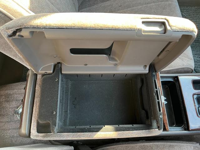 シーマ ３０ＬＶ　ＥＴＣ　オートクルーズコントロール　アルミホイール　オートライト　サンルーフ　ＡＴ　キーレスエントリー　電動格納ミラー　ターボ　パワーシート　ＣＤ　カセット　ＡＢＳ　エアコン　パワーステアリング（40枚目）