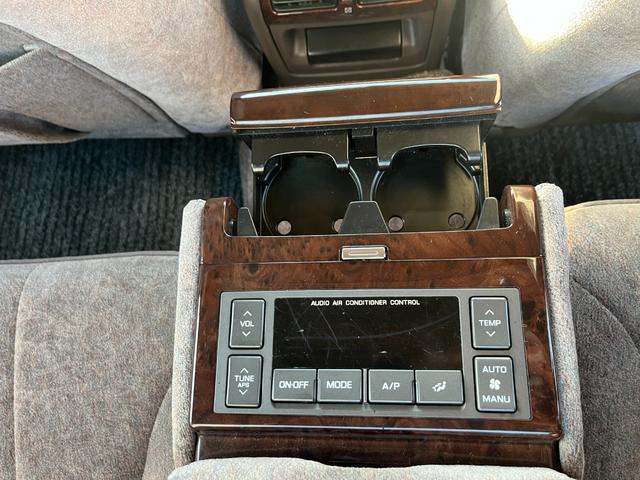 シーマ ３０ＬＶ　ＥＴＣ　オートクルーズコントロール　アルミホイール　オートライト　サンルーフ　ＡＴ　キーレスエントリー　電動格納ミラー　ターボ　パワーシート　ＣＤ　カセット　ＡＢＳ　エアコン　パワーステアリング（47枚目）