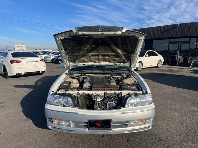 シーマ ３０ＬＶ　ＥＴＣ　オートクルーズコントロール　アルミホイール　オートライト　サンルーフ　ＡＴ　キーレスエントリー　電動格納ミラー　ターボ　パワーシート　ＣＤ　カセット　ＡＢＳ　エアコン　パワーステアリング（49枚目）