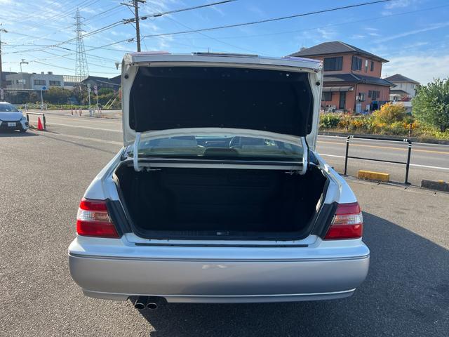 シーマ ３０ＬＶ　ＥＴＣ　オートクルーズコントロール　アルミホイール　オートライト　サンルーフ　ＡＴ　キーレスエントリー　電動格納ミラー　ターボ　パワーシート　ＣＤ　カセット　ＡＢＳ　エアコン　パワーステアリング（58枚目）