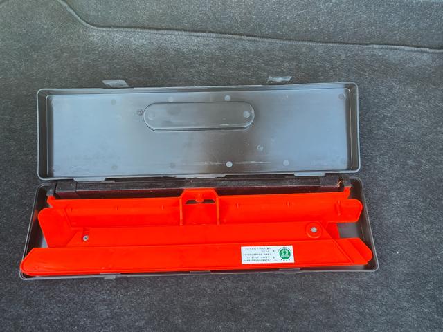 シーマ ３０ＬＶ　ＥＴＣ　オートクルーズコントロール　アルミホイール　オートライト　サンルーフ　ＡＴ　キーレスエントリー　電動格納ミラー　ターボ　パワーシート　ＣＤ　カセット　ＡＢＳ　エアコン　パワーステアリング（60枚目）