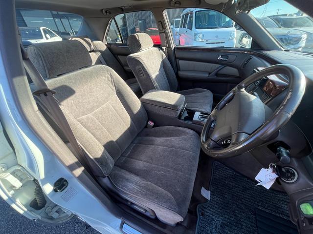 シーマ ３０ＬＶ　ＥＴＣ　オートクルーズコントロール　アルミホイール　オートライト　サンルーフ　ＡＴ　キーレスエントリー　電動格納ミラー　ターボ　パワーシート　ＣＤ　カセット　ＡＢＳ　エアコン　パワーステアリング（64枚目）