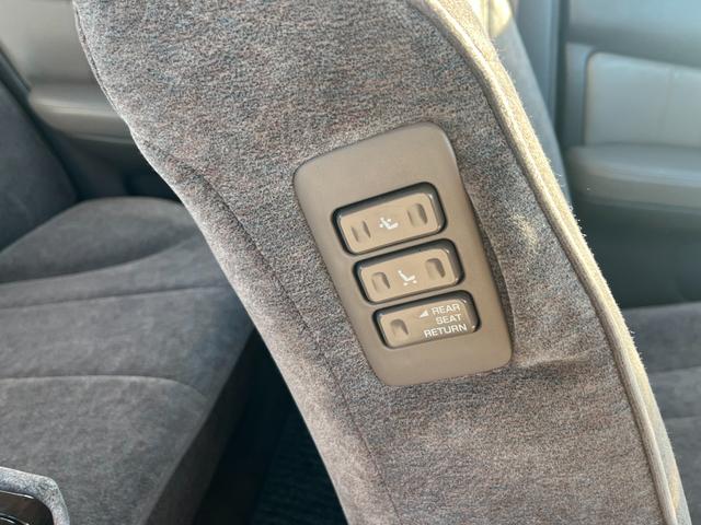 シーマ ３０ＬＶ　ＥＴＣ　オートクルーズコントロール　アルミホイール　オートライト　サンルーフ　ＡＴ　キーレスエントリー　電動格納ミラー　ターボ　パワーシート　ＣＤ　カセット　ＡＢＳ　エアコン　パワーステアリング（66枚目）