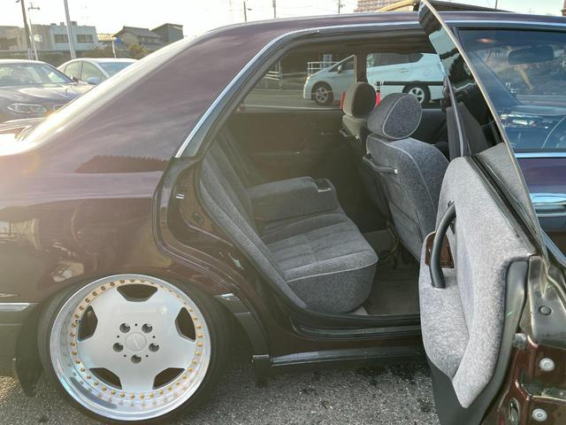 クラウン ロイヤルサルーンＧ　ＥＴＣ　オートクルーズコントロール　アルミホイール　オートライト　サンルーフ　ＡＴ　キーレスエントリー　パワーシート　カセット　衝突安全ボディ　ＡＢＳ　ＥＳＣ　エアコン　パワーステアリング（19枚目）