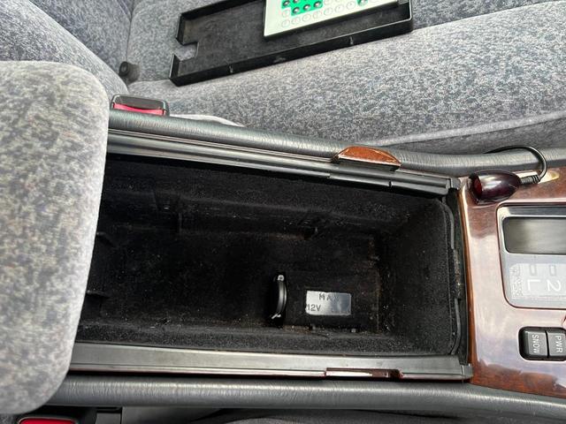 クラウン ロイヤルサルーンＧ　ＥＴＣ　オートクルーズコントロール　アルミホイール　オートライト　サンルーフ　ＡＴ　キーレスエントリー　パワーシート　カセット　衝突安全ボディ　ＡＢＳ　ＥＳＣ　エアコン　パワーステアリング（45枚目）