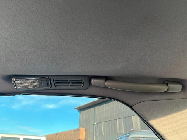 クラウン ロイヤルサルーンＧ　ＥＴＣ　オートクルーズコントロール　アルミホイール　オートライト　サンルーフ　ＡＴ　キーレスエントリー　パワーシート　カセット　衝突安全ボディ　ＡＢＳ　ＥＳＣ　エアコン　パワーステアリング（51枚目）