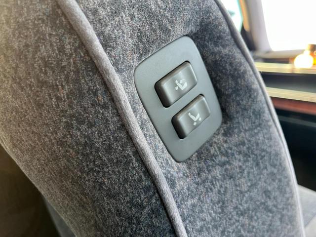 クラウン ロイヤルサルーンＧ　ＥＴＣ　オートクルーズコントロール　アルミホイール　オートライト　サンルーフ　ＡＴ　キーレスエントリー　パワーシート　カセット　衝突安全ボディ　ＡＢＳ　ＥＳＣ　エアコン　パワーステアリング（57枚目）