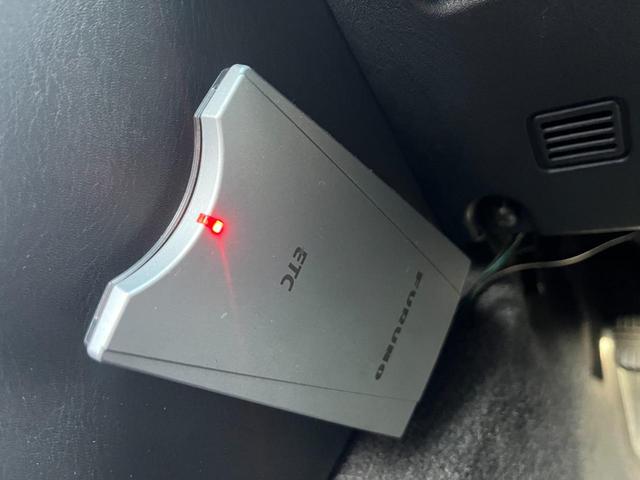 グロリア グランツーリスモ３００アルティマ　ＥＴＣ　アルミホイール　オートライト　ＨＩＤ　サンルーフ　ＡＴ　キーレスエントリー　盗難防止システム　ＣＤ　カセット　衝突安全ボディ　ＡＢＳ　ＥＳＣ　エアコン　パワーステアリング　パワーウィンドウ（5枚目）