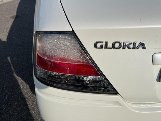 グロリア グランツーリスモ３００アルティマ　ＥＴＣ　アルミホイール　オートライト　ＨＩＤ　サンルーフ　ＡＴ　キーレスエントリー　盗難防止システム　ＣＤ　カセット　衝突安全ボディ　ＡＢＳ　ＥＳＣ　エアコン　パワーステアリング　パワーウィンドウ（15枚目）