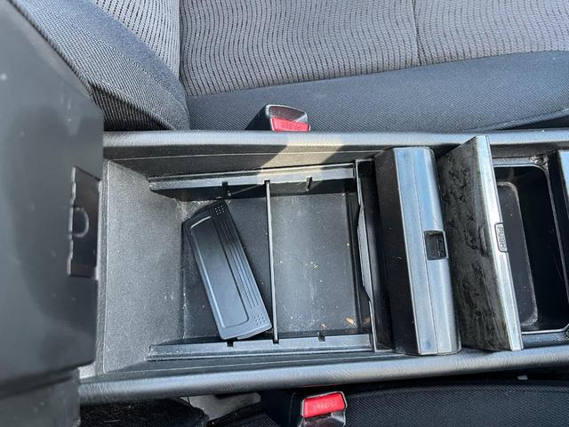 グロリア グランツーリスモ３００アルティマ　ＥＴＣ　アルミホイール　オートライト　ＨＩＤ　サンルーフ　ＡＴ　キーレスエントリー　盗難防止システム　ＣＤ　カセット　衝突安全ボディ　ＡＢＳ　ＥＳＣ　エアコン　パワーステアリング　パワーウィンドウ（42枚目）