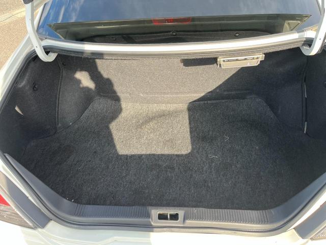 グロリア グランツーリスモ３００アルティマ　ＥＴＣ　アルミホイール　オートライト　ＨＩＤ　サンルーフ　ＡＴ　キーレスエントリー　盗難防止システム　ＣＤ　カセット　衝突安全ボディ　ＡＢＳ　ＥＳＣ　エアコン　パワーステアリング　パワーウィンドウ（62枚目）