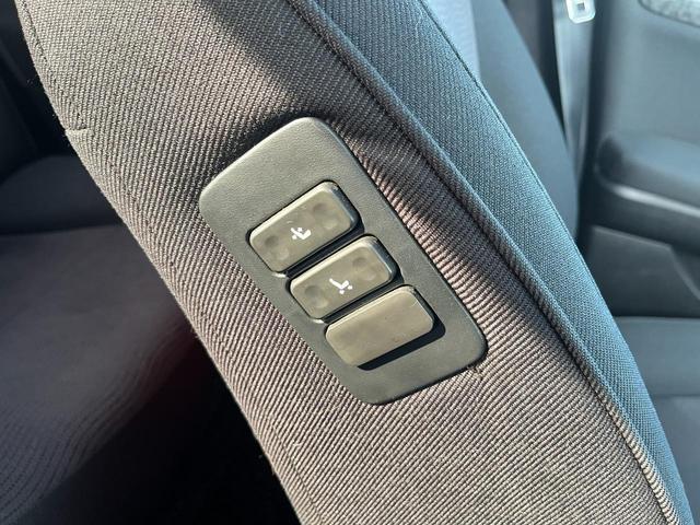 グロリア グランツーリスモ３００アルティマ　ＥＴＣ　アルミホイール　オートライト　ＨＩＤ　サンルーフ　ＡＴ　キーレスエントリー　盗難防止システム　ＣＤ　カセット　衝突安全ボディ　ＡＢＳ　ＥＳＣ　エアコン　パワーステアリング　パワーウィンドウ（65枚目）