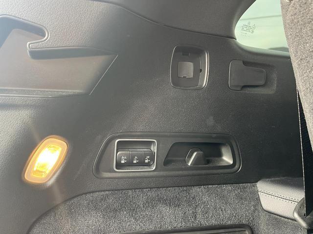 ＧＬＳ ＧＬＳ４００ｄ　４マチック　ＡＭＧライン　４ＷＤ　ドライブレコーダー　全周囲カメラ　クリアランスソナー　オートクルーズコントロール　パワーシート　衝突被害軽減システム　サンルーフ　ナビ　オートライト　ＬＥＤヘッドランプ　アルミホイール（59枚目）