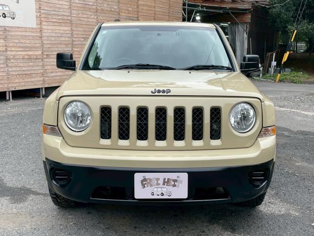 ジープ・パトリオット スポーツ　全塗装サンドベージュ／マットブラック　新品ＡＷセット　バトルシップ　オープンカントリー　１０インチディスプレイオーディオ　バックカメラ　ＥＴＣ　ドラレコ　サイドカメラ　ルーフレール　クルコン（5枚目）