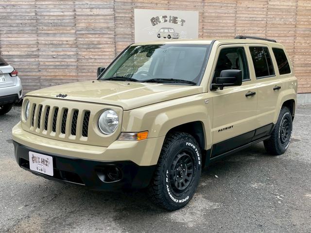 ジープ・パトリオット スポーツ　全塗装サンドベージュ／マットブラック　新品ＡＷセット　バトルシップ　オープンカントリー　１０インチディスプレイオーディオ　バックカメラ　ＥＴＣ　ドラレコ　サイドカメラ　ルーフレール　クルコン（6枚目）