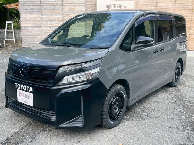 ヴォクシー Ｘ　後期型　全塗装（グレー／ブラック）　アウトドアカスタム　フルセグナビ　Ｂｌｕｅｔｏｏｔｈ付き　バックカメラ　ＥＴＣ　新品タイヤＭＡＤスター　ＴＯＹＯＴＡエンブレム　ＬＥＤヘッドライト　クルコン（8枚目）