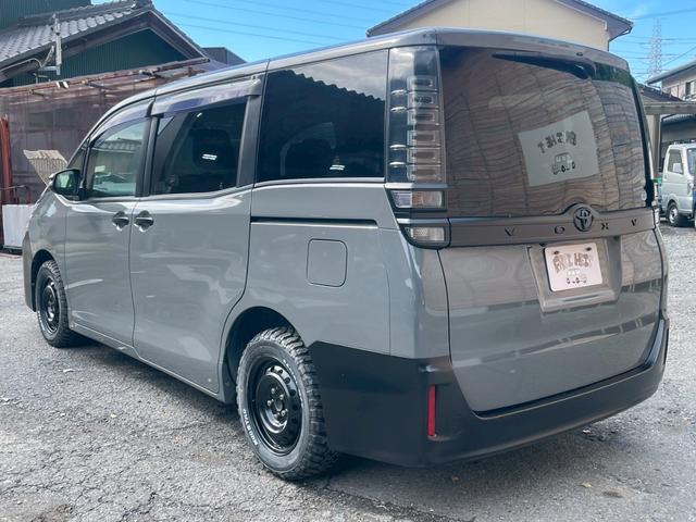 ヴォクシー Ｘ　後期型　全塗装（グレー／ブラック）　アウトドアカスタム　フルセグナビ　Ｂｌｕｅｔｏｏｔｈ付き　バックカメラ　ＥＴＣ　新品タイヤＭＡＤスター　ＴＯＹＯＴＡエンブレム　ＬＥＤヘッドライト　クルコン（12枚目）