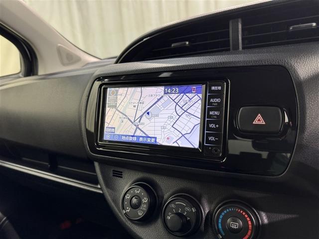 ナビゲーション付です。　ナビがあると便利、ラクラク何処でもいけます。　ナビが有るのと無いのとでは大きな違いですね。