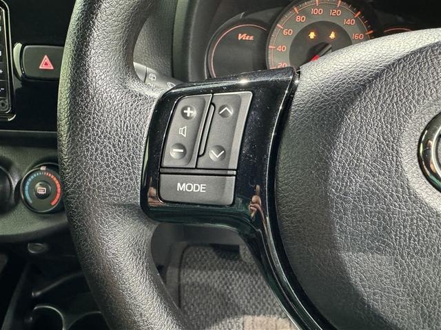 ステアリングスイッチ装備！運転しながら手元でオーディオの操作などができます。