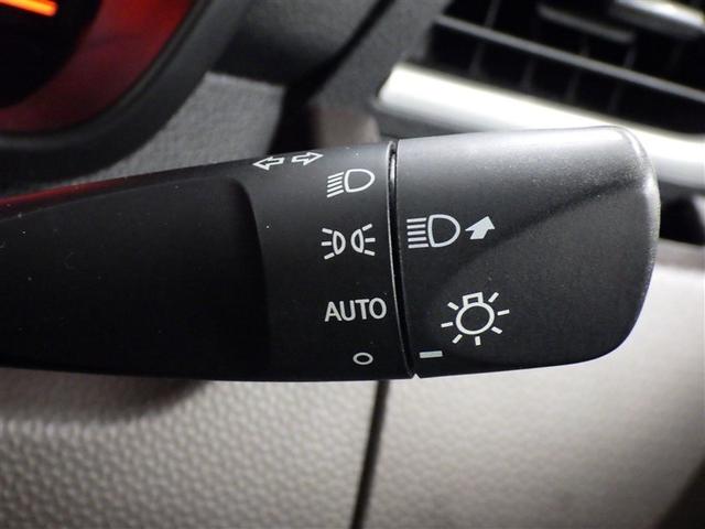 【オートライト】車外の明るさに応じて、自動的にライトの点灯・消灯をしてくれます。