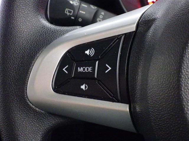 ステアリングスイッチ装備！運転しながら手元でオーディオの操作などができます。