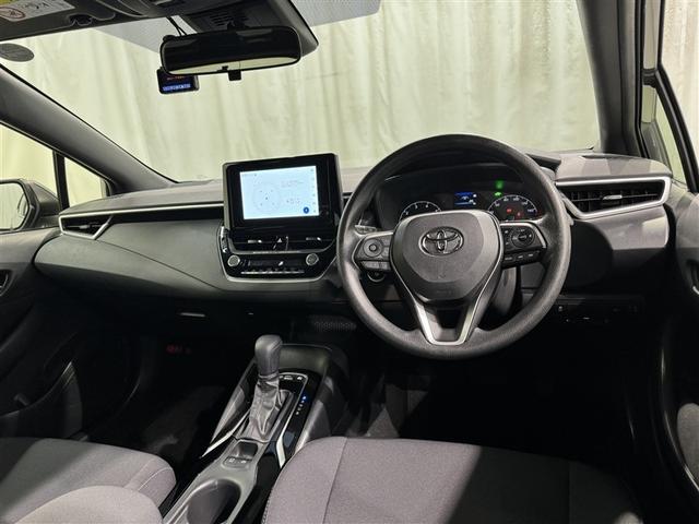 高いホールド性で運転姿勢が安定します。長距離ドライブでも疲れにくいのが魅力です。快適なドライビングライフをお送りください♪