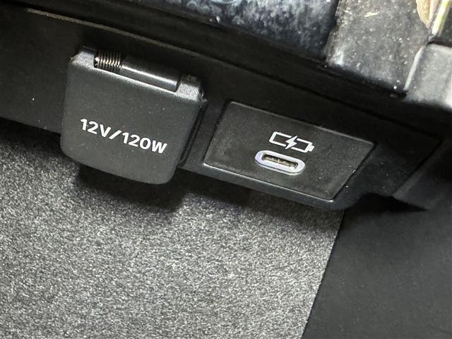 シガーソケット用の充電器が使用可能です！