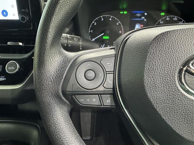 ステアリングスイッチ装備！運転しながら手元でオーディオの操作などができます。