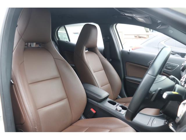 ＧＬＡクラス ＧＬＡ２５０　４マチック　レザーエクスクルーシブＰＫＧ／レーダーセーフティＰＫＧ／ブラウンレザーシート／シートヒーター／パワーシート／ハーマンカードン／パワーバックドア／キーレス／純正ナビ（14枚目）