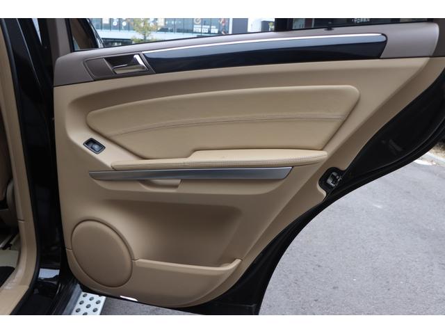 Mクラス ML63 AMG スマートキー/プッシュスタート/ナッパレザーシート/ガラス電動サンルーフ/純正21inAW/パワーシート/シートヒーター/電動リアゲート/純正ナビ/(24枚目)
