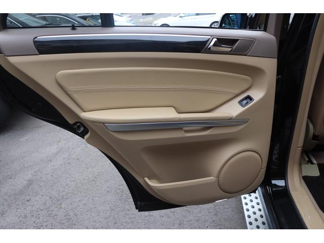 Mクラス ML63 AMG スマートキー/プッシュスタート/ナッパレザーシート/ガラス電動サンルーフ/純正21inAW/パワーシート/シートヒーター/電動リアゲート/純正ナビ/(26枚目)