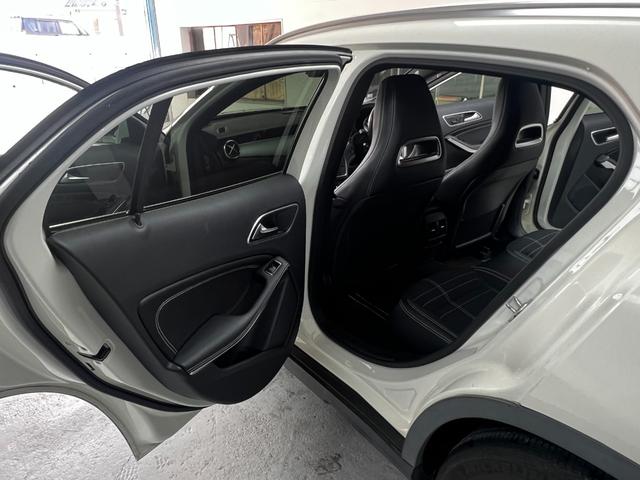 ＧＬＡクラス ＧＬＡ１８０　レーダーセーフティ　衝突軽減ブレーキＡＣＣレーンキープ　ブラインドスポットモニターＣｏｍｍａｎｄシステムＨＤＤナビフルセグＴＶ　Ｂｌｕｅｔｏｏｔｈバックカメラハーフレザーシート　シートヒーター（11枚目）