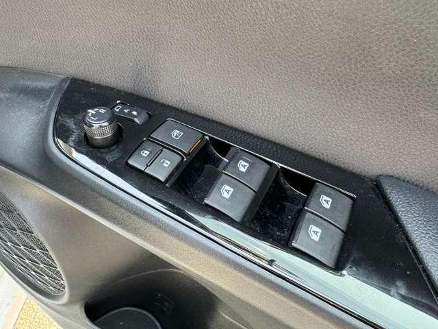 プリウス Ｓ　自社ローン　ナビ　ＴＶ　ドライブレコーダー　ＥＴＣ　キーレス　スマートキー　バックカメラ　ＣＤ　純正アルミホイール（13枚目）