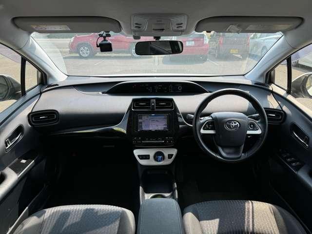 プリウス Ｓ　自社ローン　ナビ　ＴＶ　ドライブレコーダー　ＥＴＣ　キーレス　スマートキー　バックカメラ　ＣＤ　純正アルミホイール（14枚目）