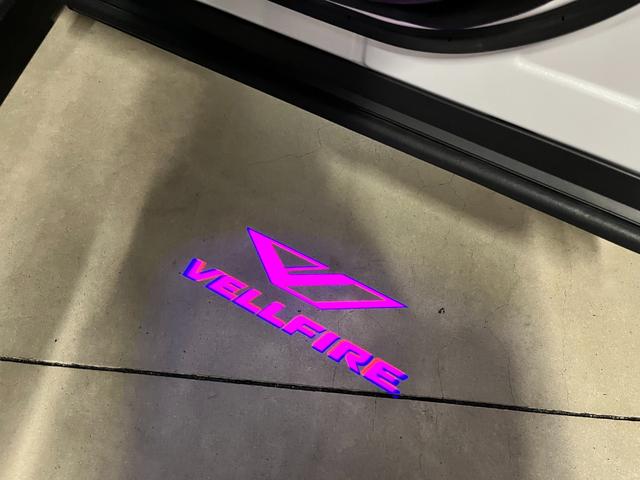 ヴェルファイアハイブリッド Ｚ　プレミア　モデリスタ／車高調／ＷＡＬＤ２１インチＡＷ／キャリパーカバー／社外ＬＥＤデイライト・社外アンビエントライト／フットイルミネーション／サンルーフ／フリップダウンモニター／寒冷地仕様／ブラウン内装（42枚目）