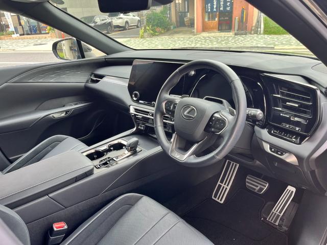 ＲＸ ＲＸ３５０　Ｆスポーツ　ワンオーナー／禁煙車両／パノラマサンルーフ／ＴＲＤフルエアロ／ＴＲＤ２１インチＡＷ／オレンジキャリパー／デジタルインナーミラー／パノラミックビュー／デジタルインナーミラー／ＨＵＤ／後席電動シート（10枚目）