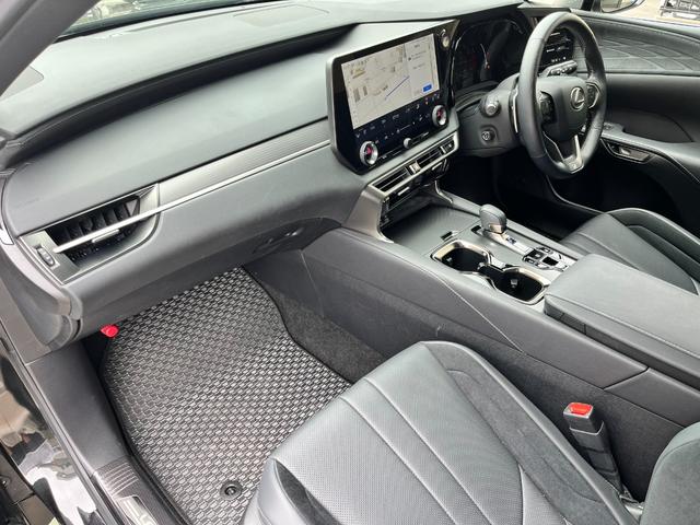 ＲＸ ＲＸ３５０　Ｆスポーツ　ワンオーナー／禁煙車両／パノラマサンルーフ／ＴＲＤフルエアロ／ＴＲＤ２１インチＡＷ／オレンジキャリパー／デジタルインナーミラー／パノラミックビュー／デジタルインナーミラー／ＨＵＤ／後席電動シート（14枚目）