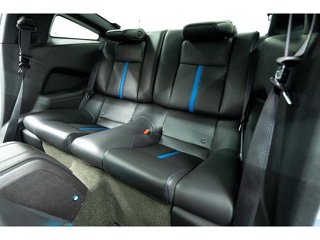 マスタング Ｖ８　ＧＴアピアランスパッケージ　正規ディーラー車　限定２０台特別仕様車　専用デザイン１９インチＡＷ　ＨＩＤヘッドライト　リアスポイラー　ブルーライン×ブラック専用レザーシート　シートヒーター　ミラーバックカメラ　キーレスキー（44枚目）