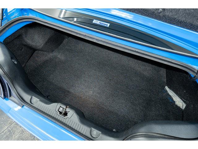 マスタング Ｖ８　ＧＴアピアランスパッケージ　正規ディーラー車　限定２０台特別仕様車　専用デザイン１９インチＡＷ　ＨＩＤヘッドライト　リアスポイラー　ブルーライン×ブラック専用レザーシート　シートヒーター　ミラーバックカメラ　キーレスキー（50枚目）