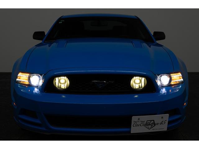 マスタング Ｖ８　ＧＴアピアランスパッケージ　正規ディーラー車　限定２０台特別仕様車　専用デザイン１９インチＡＷ　ＨＩＤヘッドライト　リアスポイラー　ブルーライン×ブラック専用レザーシート　シートヒーター　ミラーバックカメラ　キーレスキー（72枚目）