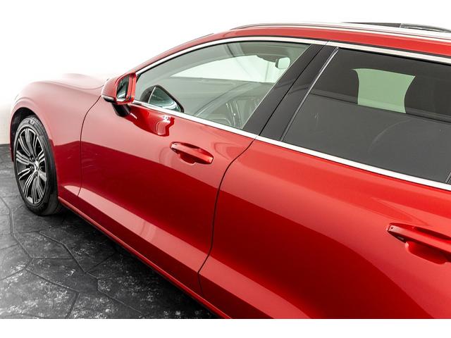 Ｖ６０ Ｔ５　インスクリプション　正規Ｄ車　スライディングパノラマルーフ　純正１８ＡＷ　メモリー機能付ブラックレザーシート／ヒーター／クーラー　パワーテールゲート　ハーマンカードン　ヘッドアップディスプレイ　カープレイ　３６０°カメラ（27枚目）