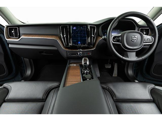 ＸＣ６０ リチャージアルティメトＴ６ＡＷＤプラグインハイブリド　正規Ｄ車　アクティブエアサス装着車　純正２１インチＡＷ　パノラマガラスサンルーフ　リニアライムウッドパネル＆メモリ機能ブラックレザーシート／ヒーター／クーラー　ハーマンカードンサウンド　３６０°カメラ（8枚目）