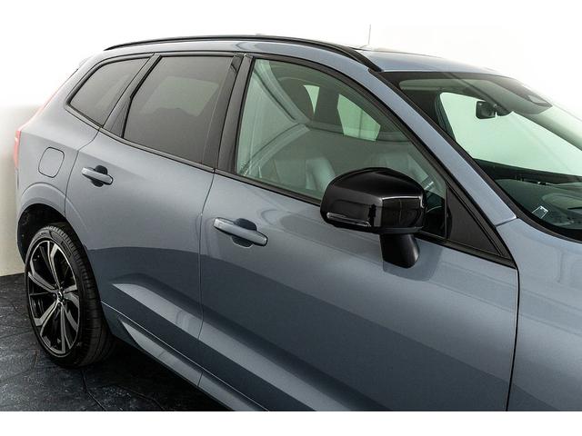 ＸＣ６０ リチャージアルティメトＴ６ＡＷＤプラグインハイブリド　正規Ｄ車　アクティブエアサス装着車　純正２１インチＡＷ　パノラマガラスサンルーフ　リニアライムウッドパネル＆メモリ機能ブラックレザーシート／ヒーター／クーラー　ハーマンカードンサウンド　３６０°カメラ（18枚目）