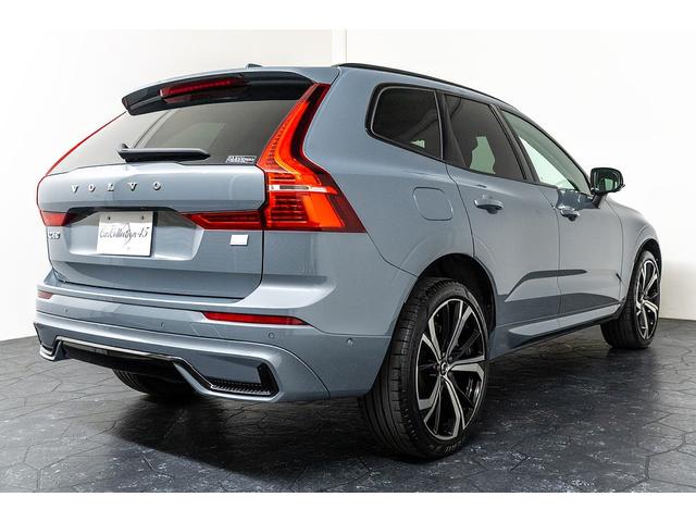 ＸＣ６０ リチャージアルティメトＴ６ＡＷＤプラグインハイブリド　正規Ｄ車　アクティブエアサス装着車　純正２１インチＡＷ　パノラマガラスサンルーフ　リニアライムウッドパネル＆メモリ機能ブラックレザーシート／ヒーター／クーラー　ハーマンカードンサウンド　３６０°カメラ（23枚目）