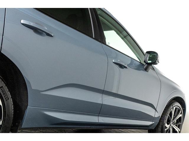 ＸＣ６０ リチャージアルティメトＴ６ＡＷＤプラグインハイブリド　正規Ｄ車　アクティブエアサス装着車　純正２１インチＡＷ　パノラマガラスサンルーフ　リニアライムウッドパネル＆メモリ機能ブラックレザーシート／ヒーター／クーラー　ハーマンカードンサウンド　３６０°カメラ（26枚目）